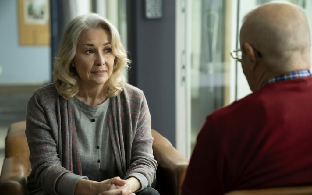 people_with_alzheimers_disease_at_hospital_cine